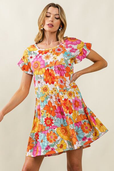 The Floral Short Sleeve Tiered Floral Dress is an inherently versatile, and inexhaustible ensemble for any season, whether occasion calls for fun or formality. That being its charming floral pattern and short sleeves, it exudes that femininity and elegance as a lady