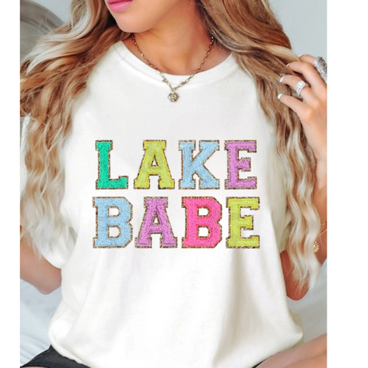 Go fancy with the ‘Lake Babe’ Graphic Tee!  This tee is great to add a playful touch into your wardrobe due to the bright DTF print.